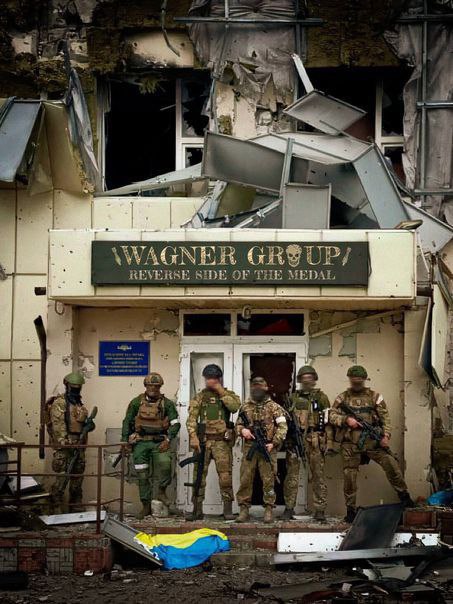 Из Африки и Сирии летят, летят Валькирии.